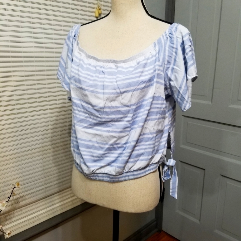 ✨TORRID LIGHT BLUE STRIPE CHALLIS CROP TOP